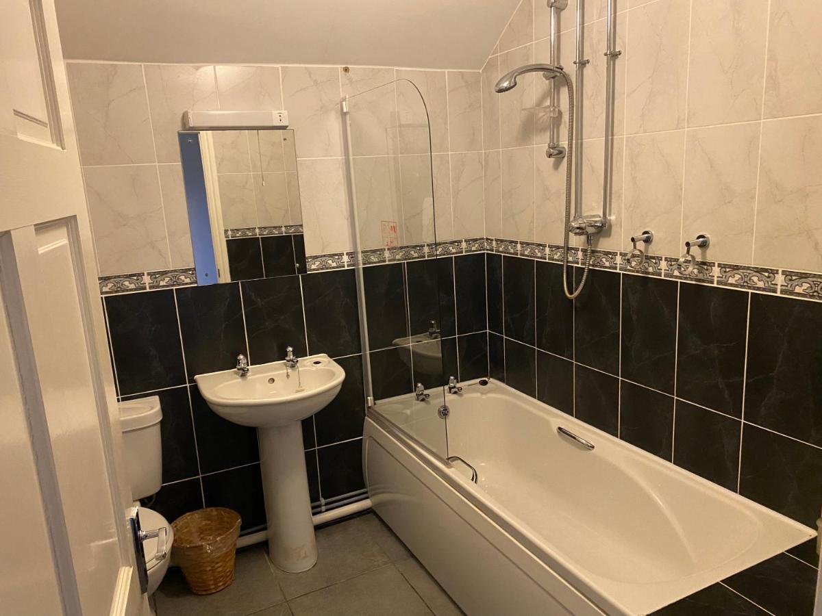 The Duke Of Edinburgh Inn Newgale Екстер'єр фото